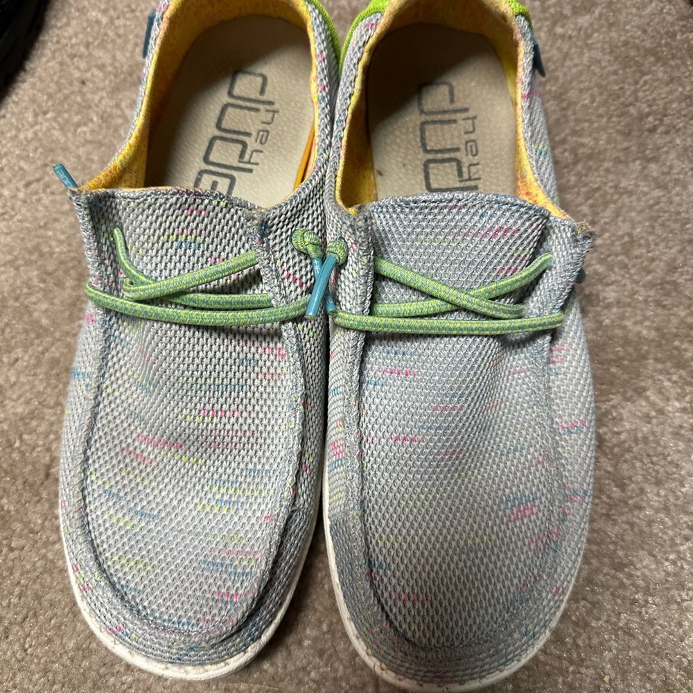Hey Dude Size 9